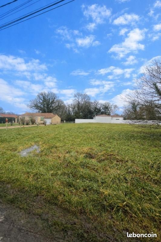 Terrain 300 m² · à Saint-Sulpice-de-Royan · 93 000 €