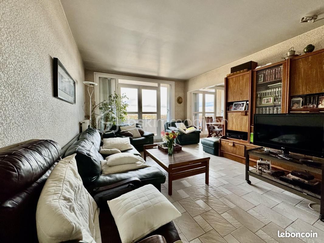 Appartement 5 pièces 111 m² · à Stains · 111 m² · 230 000 €