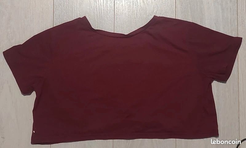 Crop top bordeaux croisé – taille M – dos ouvert / effet volant (image 2)