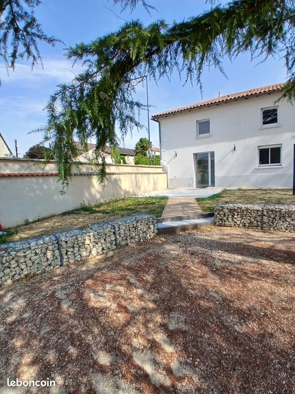 Appartement 4 pièces 93 m² · à Vouillé · 93 m² · 960 €