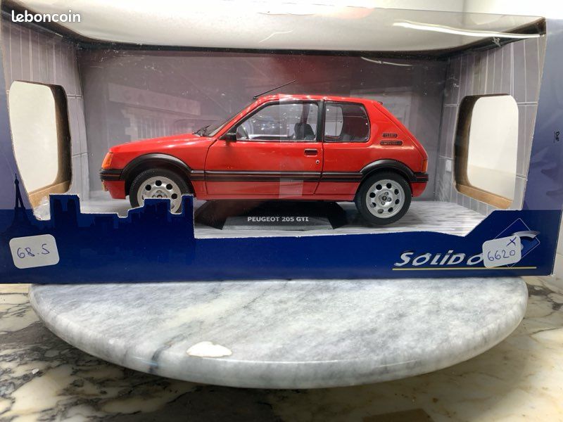 Peugeot 205 GTI Rouge Solido 1/18 - Miniature Collection