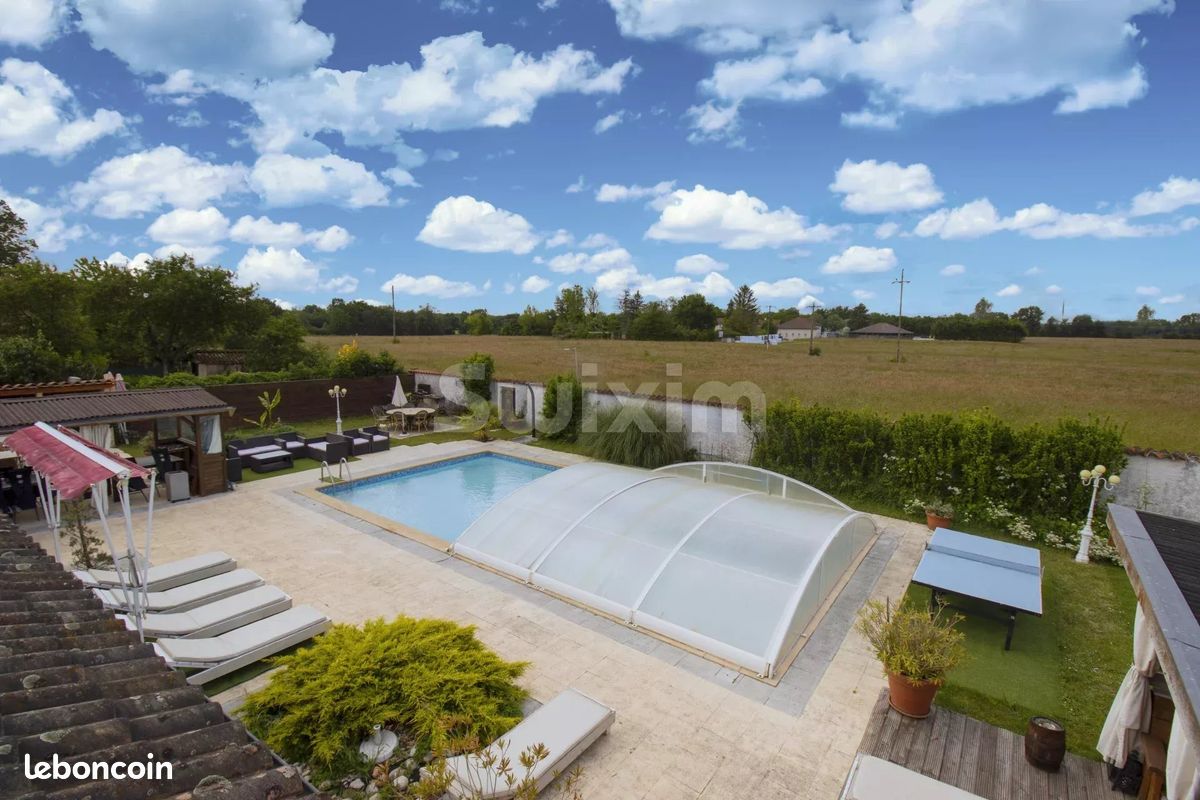 Maison 14 pièces 450 m² · à Châtillon-sur-Chalaronne · 450 m² · 590 000 €