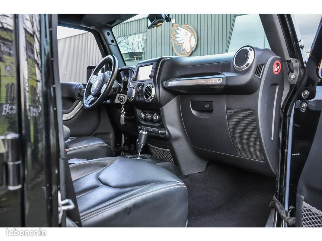 JEEP WRANGLER 3.6i - BVA 2016 Unlimited Sahara (image 12)