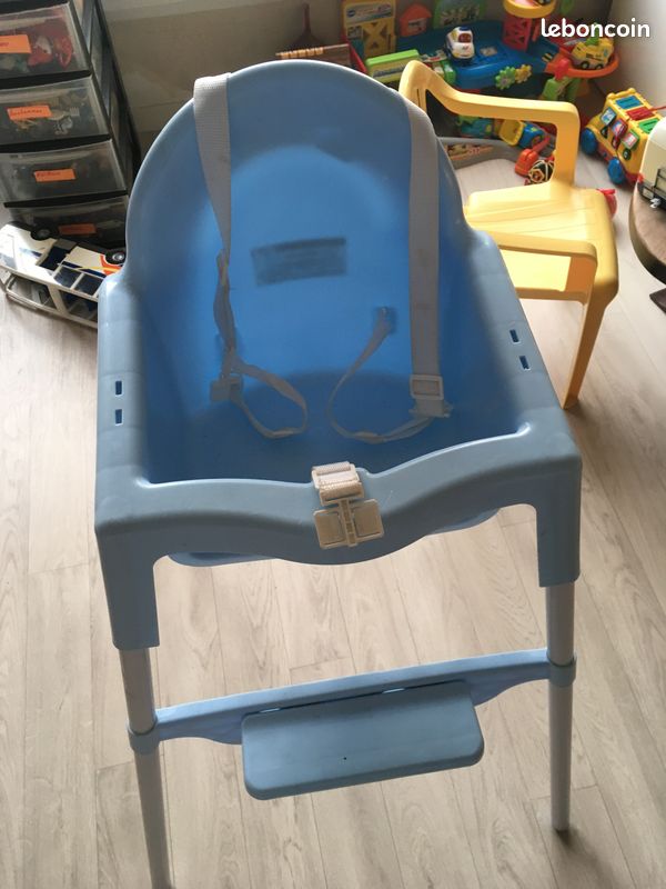 Chaise haute 2 points (image 1)