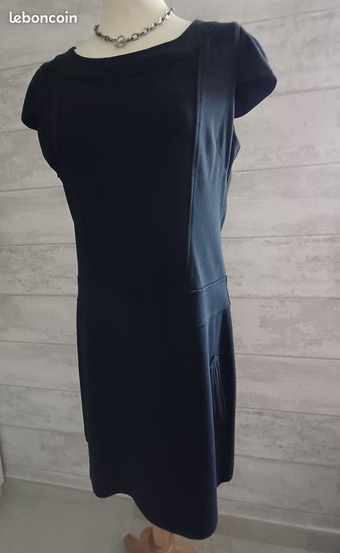 Robe noire ~ Taille 40/42 (image 6)
