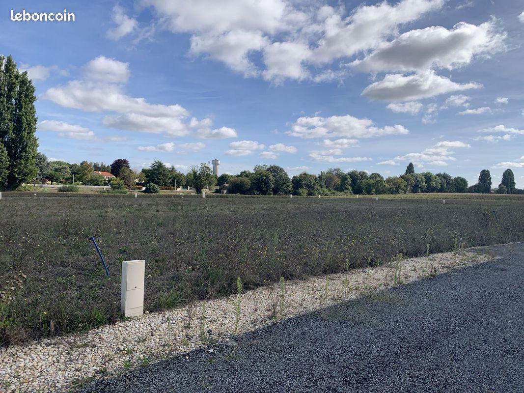 Terrain à bâtir de 396 m2 au prix de 34000 à GEMOZAC (17) · à Gémozac · 34 000 €