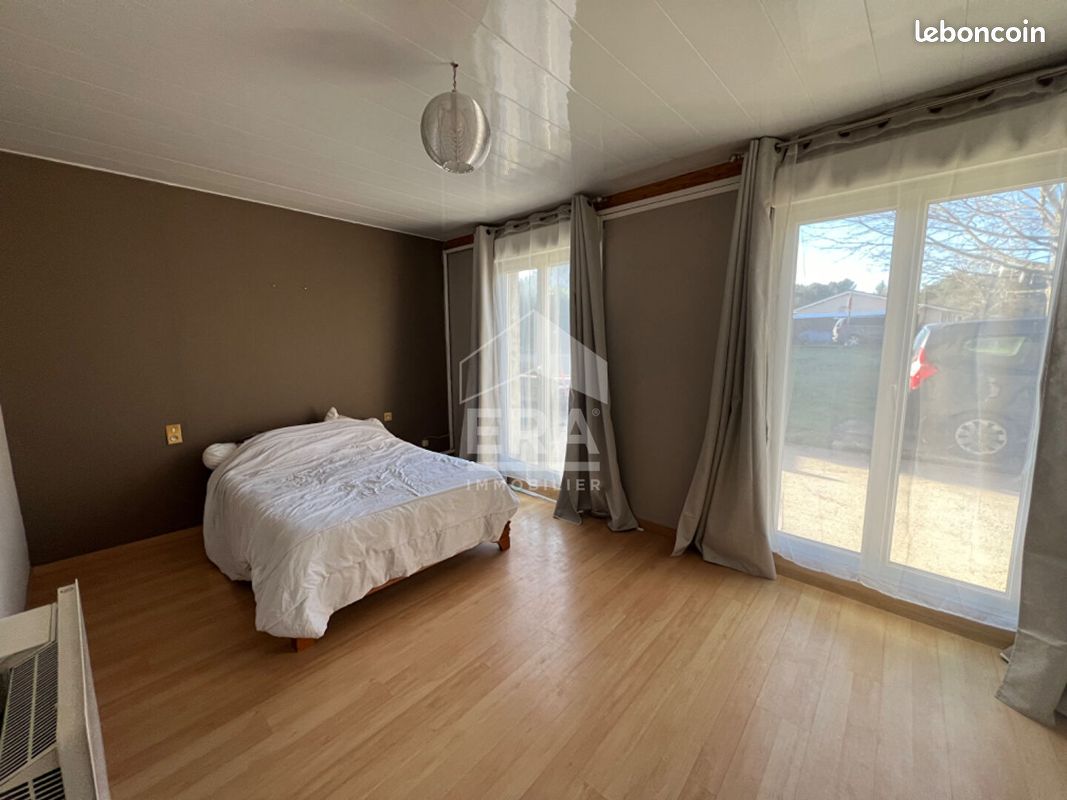 Maison 6 pièces 144 m² - Saint-Yzan-de-Soudiac 33920 (image principale 4)