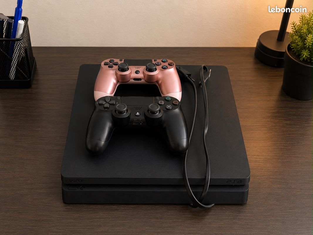 PlayStation 4 500 Go + 2 manettes – Très bon état (image 1)