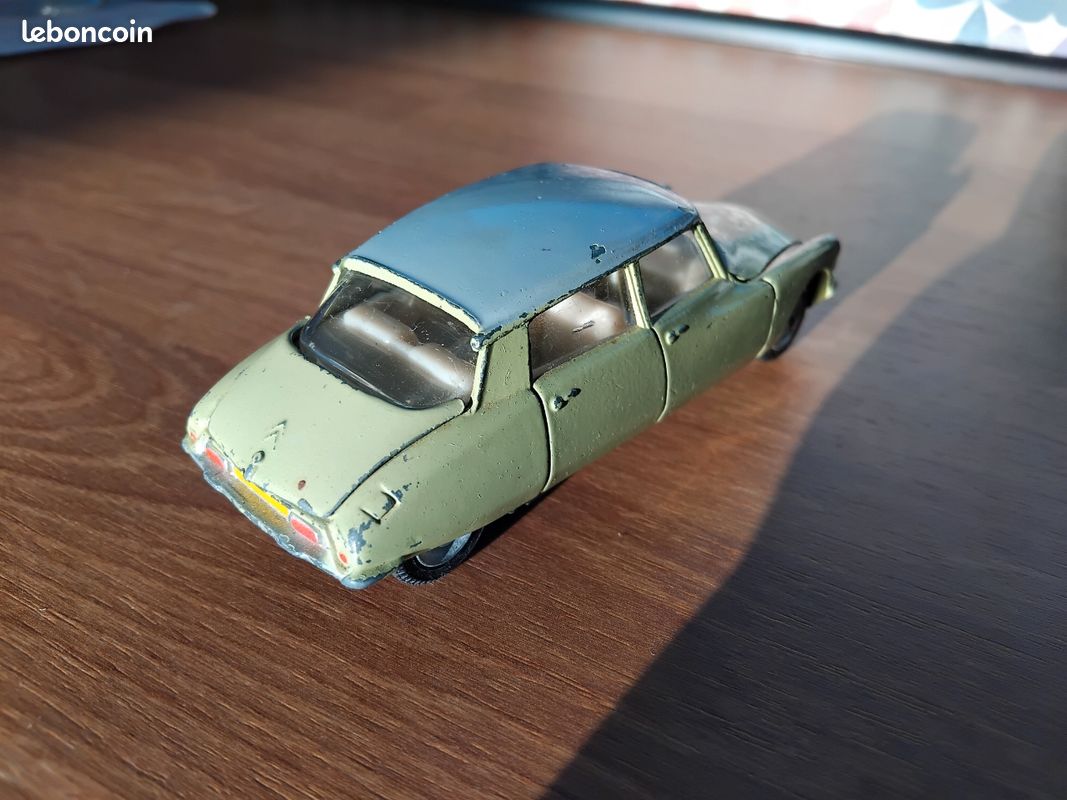 Dinky Toys - 1:43 - m. 501 Citroën DS 19 Police - Catawiki