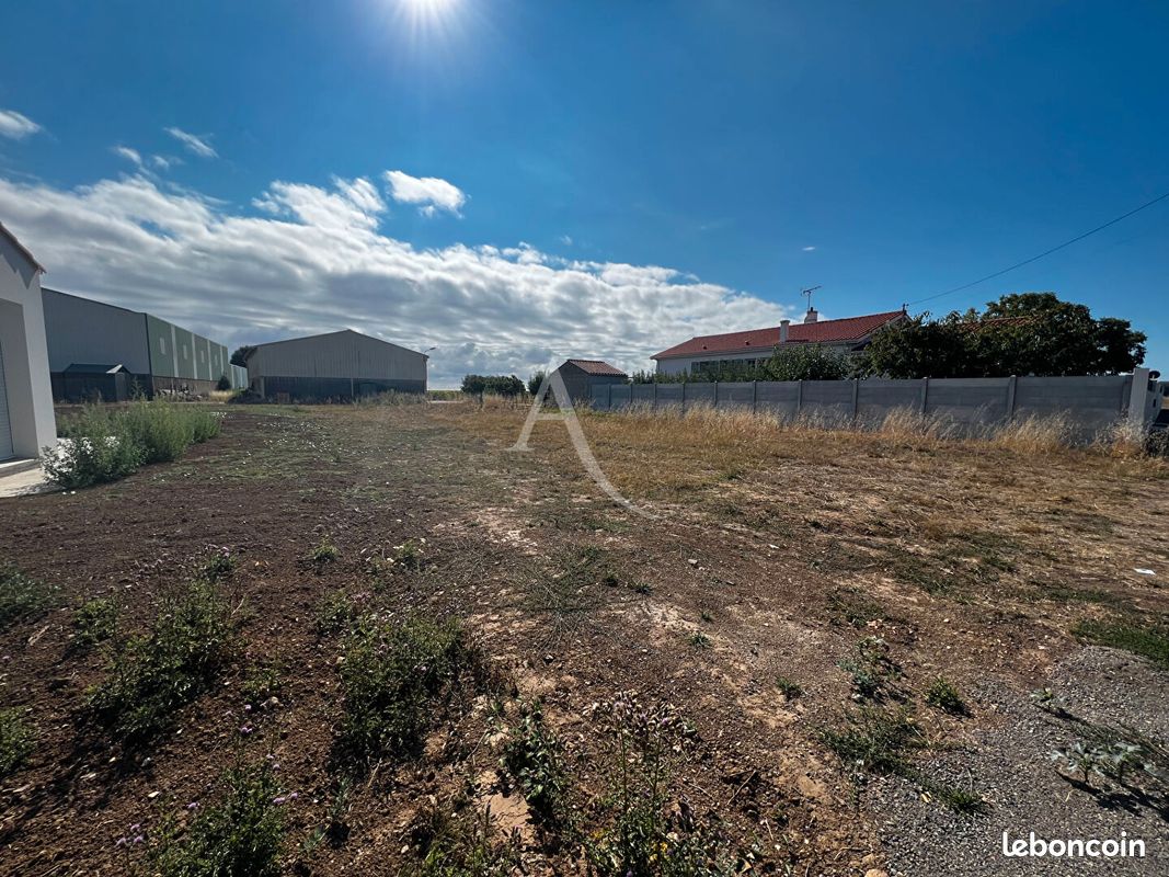 Terrain 571 m² LONGEVILLE SUR MER (image 1)