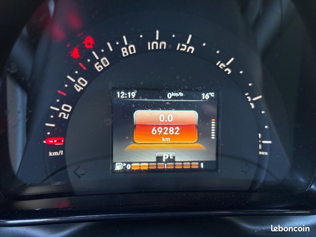 SMART FORTWO CABRIO Cabriolet 109 ch Brabus Xclusive- Capote Grise-Sieges en Cuir Chauffant-JBL-Camera et Bip de Recul (image 12)