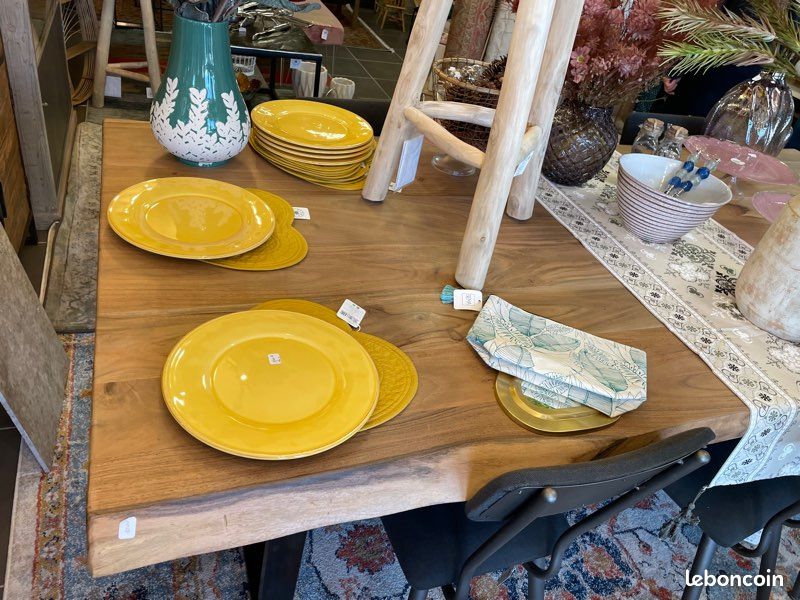 Table (image 1)