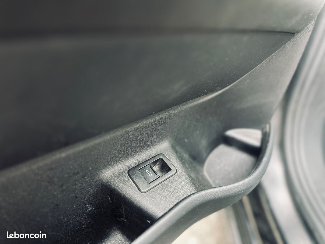 BMW iX 40e 326CH xDrive + CARPLAY SANS FIL + SIEGES CHAUFFANTS/VENTILES/MASSANTS/ELECTRIQUES + HARMAN KARDON + 1ERE MAIN + GARANTIE 12 MOIS (image 23)