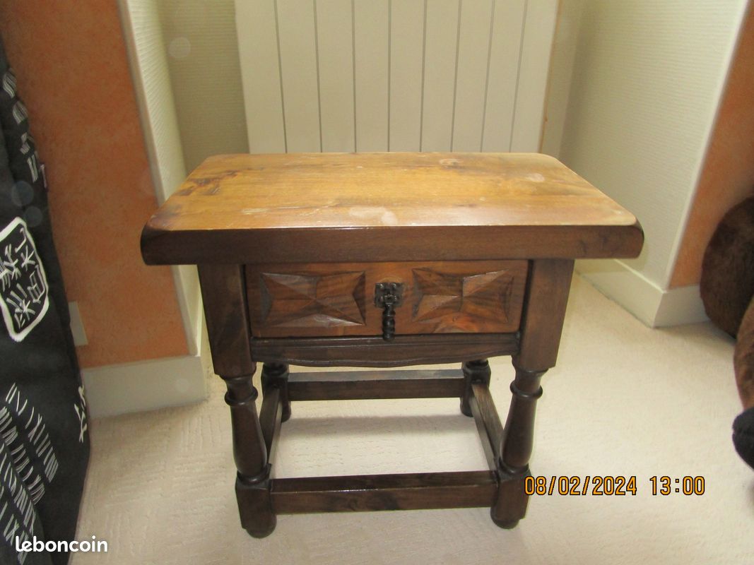Table de chevet en bois massif (image 1)