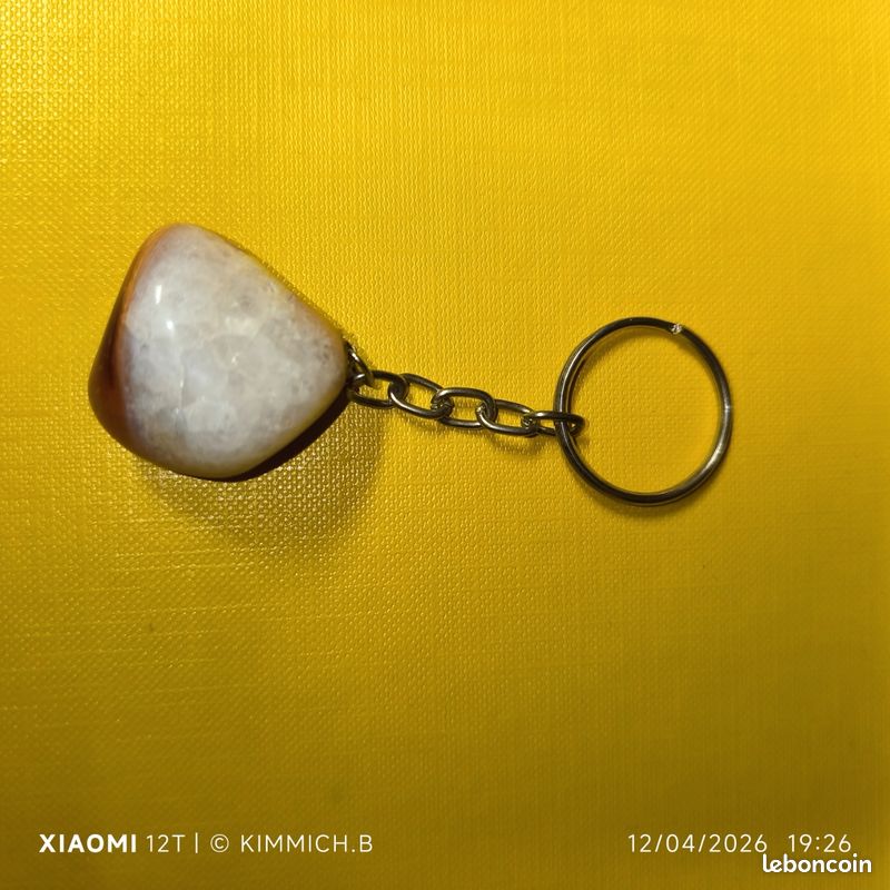 Porte clefs Agathe pierre 25 mm. Neuf (image 1)