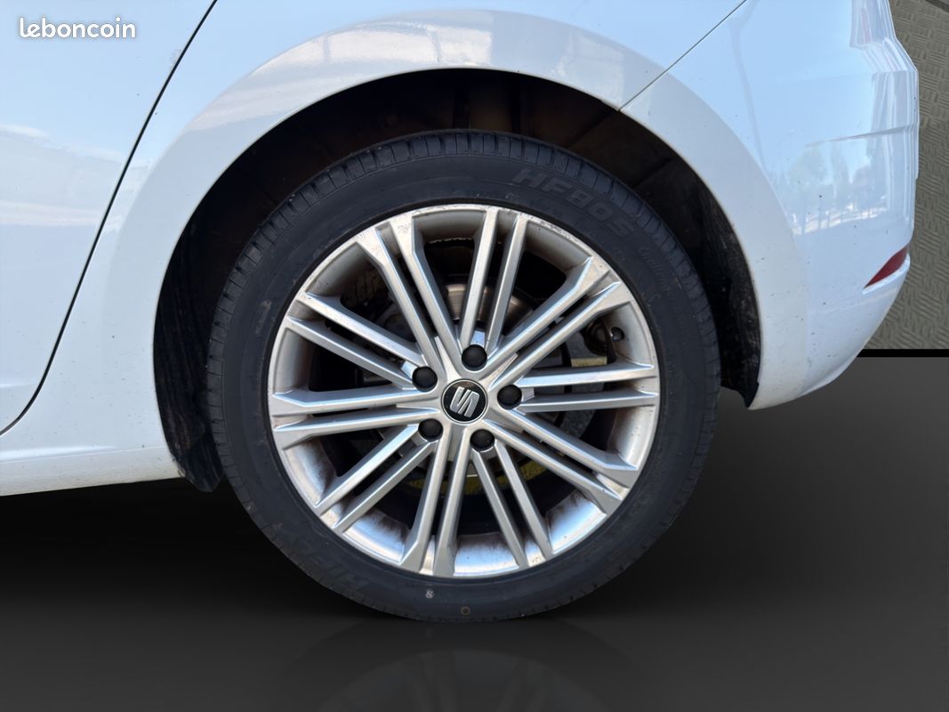 SEAT Leon 1.5 TSi 150CH XCELLENCE DSG / TOIT OUVRANT / CARPLAY / VIRTUAL COCKPIT / CAMERA / GARANTIE 6 MOIS (image 22)