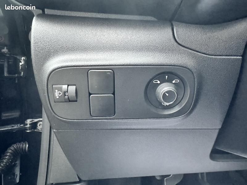 Citroen C3 1.2 PureTech 83ch S&S C-Series 123g (image 9)