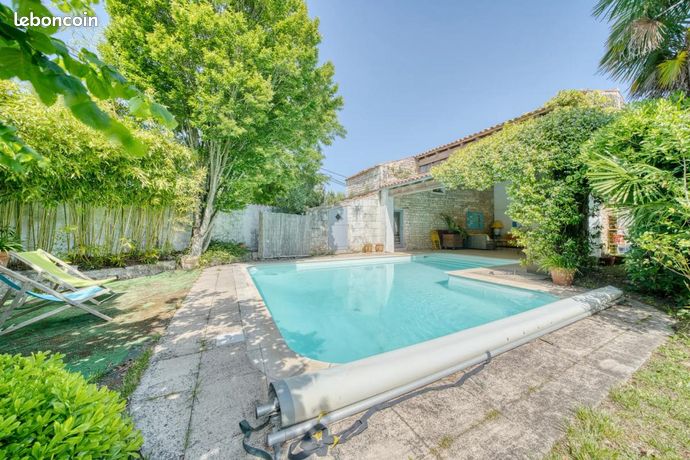 Maison 10 pièces 323 m²