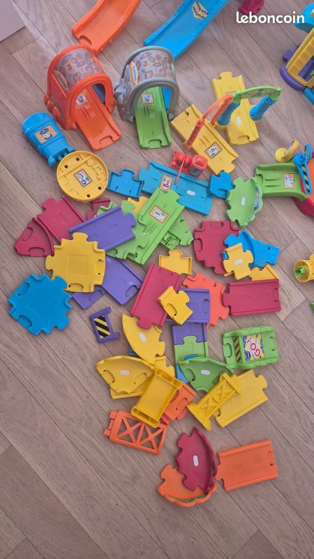 VTech Tut Tut Bolides – grand lot circuits garages + 8 véhicules (image 8)