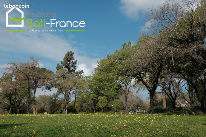 Terrain 1 700 m² Noves