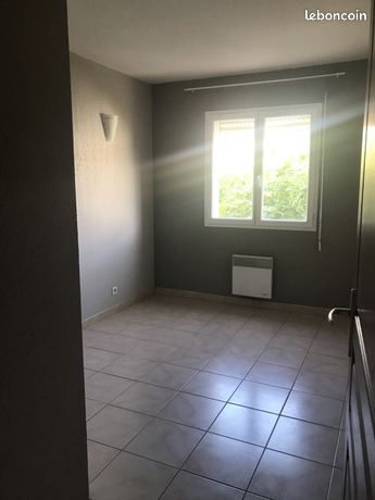 https://img.leboncoin.fr/api/v1/lbcpb1/images/67/3b/ff/673bff1ded40c8bfd0e945fd15cf246bb908bef0.jpg?rule=ad-image