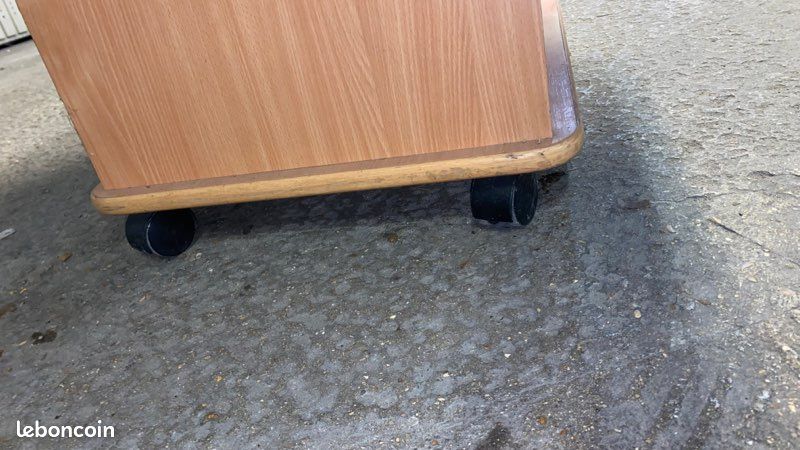 Bureau bois à roulettes (image 5)