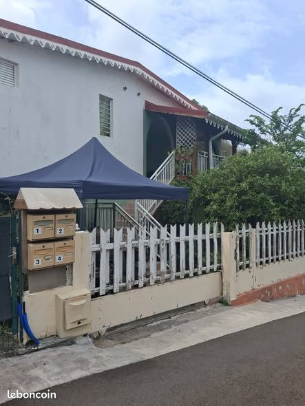Maison 10 pièces 300 m² · à Sainte-Anne · 300 m² · 370 000 €