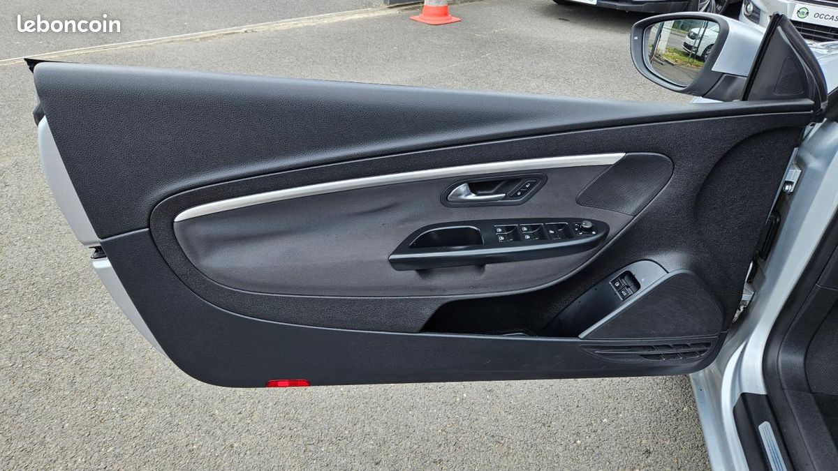 Volkswagen Eos 2.0 16S TDI 140 CR FAP Sportline (image 13)