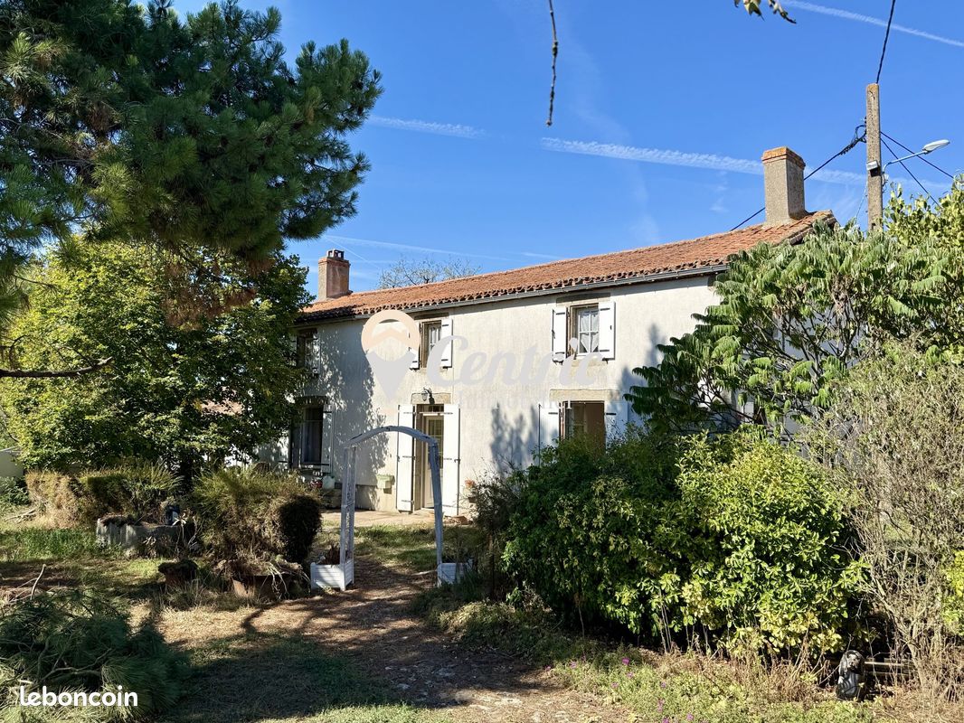Maison 6 pièces 148 m² · à Argentonnay · 148 m² · 115 000 €