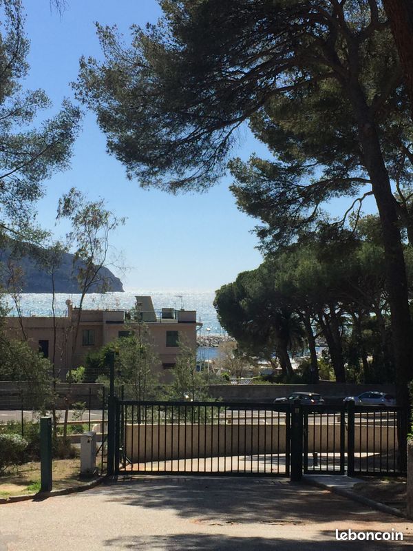 Studio + clim + terrasse de 20m2 à 300m plage des Lecques (image 5)