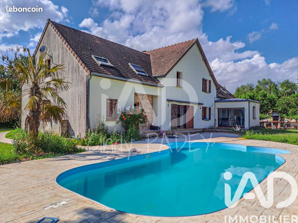 Maison 12 pièces 310 m² · à Crécy-la-Chapelle · 310 m² · 525 000 €