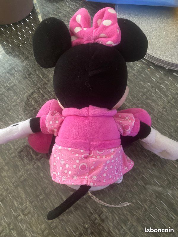 Minnie interactive RIGOLE quand on lui touche le ventre (très bon état) (image 2)