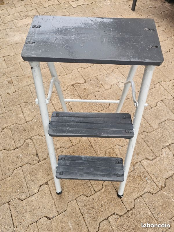 Petit escabeau pliable (image 1)