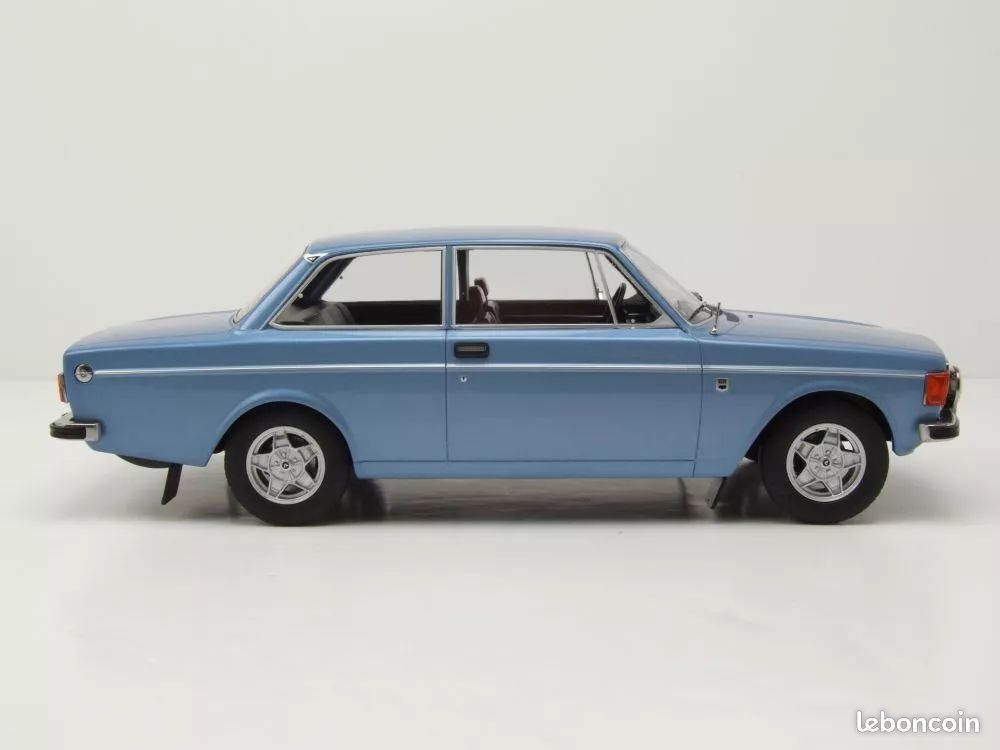 MCG 1/18 Volvo 142 De Luxe 1973 Metallic Blue Diecast