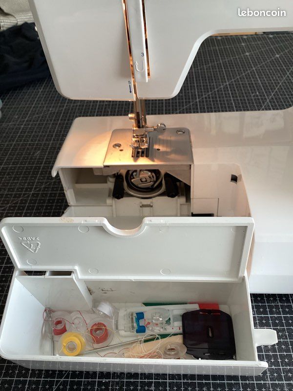 Machine à coudre (image 4)