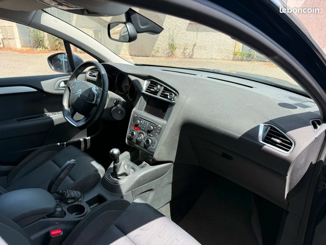 CITROEN C4 C4 VTi 120 Confort / RADAR AR / REGULATEUR (image 11)