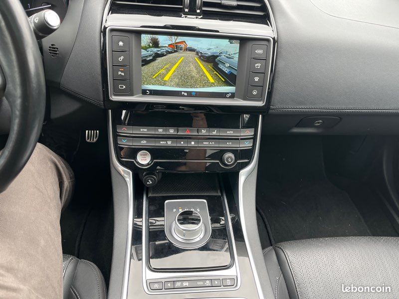 Jaguar XE 2.0 180ch BVA8 R-Sport (image 6)