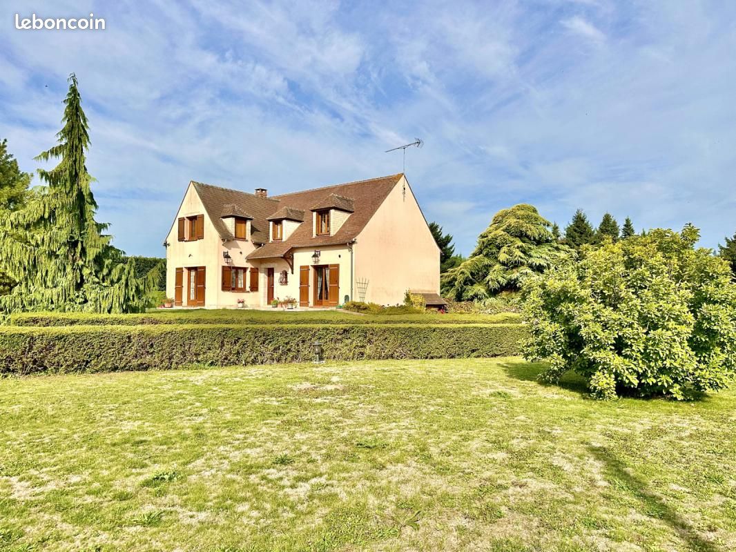 Maison 6 pièces 195 m² · à Chaintreaux · 195 m² · 275 000 €