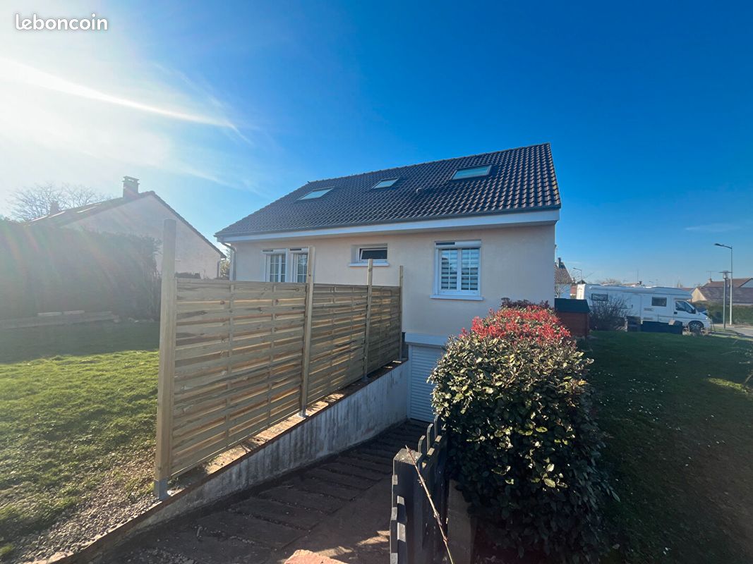 Maison 6 pièces 125 m² · à Auneau-Bleury-Saint-Symphorien · 125 m² · 249 000 €