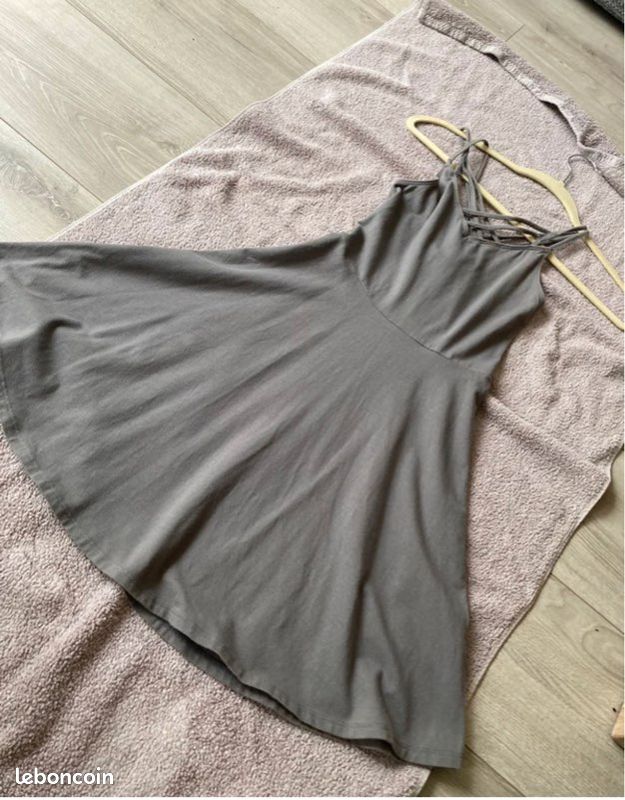 Robe fluide bretelles évasée hollister (image 6)
