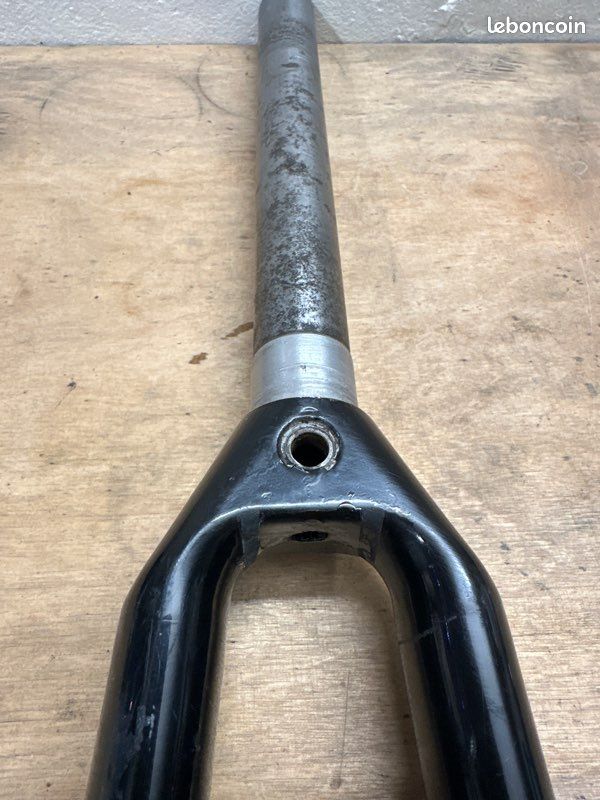 FOURCHE COLNAGO STAR Carbone Route 700C Carbone Entière 1-1/8 395Gr. VGC 220Mm EUR 197,03 - FR