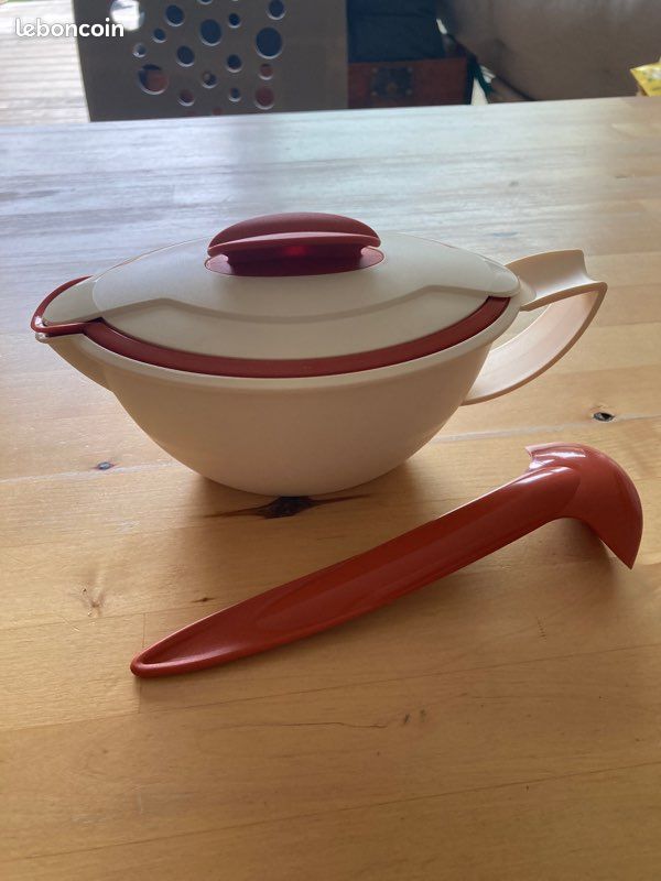 Soupière+louche, saucière et râpe à fromage (lot de 3 pièces vintage