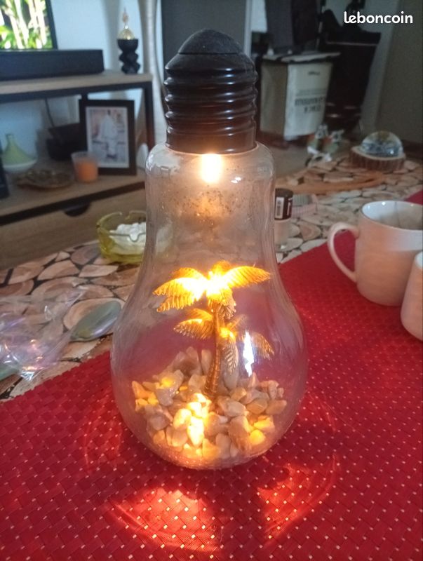 Décoration bouteille avec palmier et coquillages (image 1)