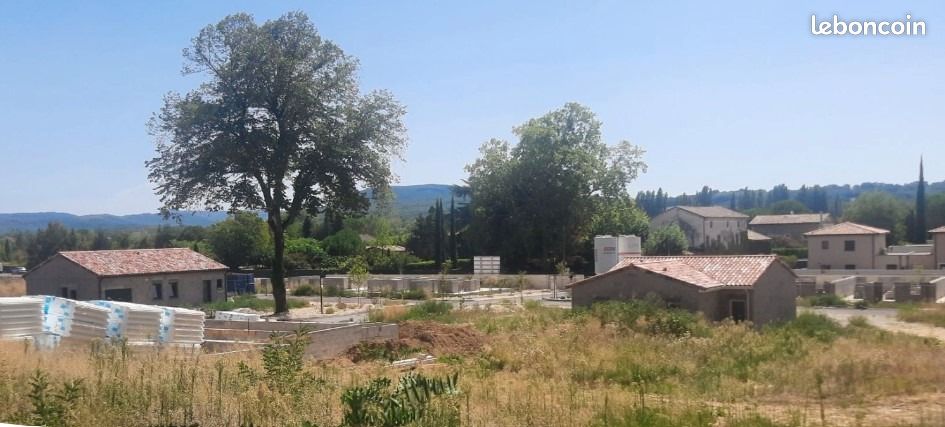 Terrain 711 m² · à Montélimar · 124 900 €