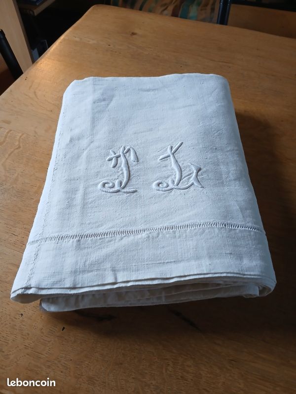 Bavoir ancien brodé main - Coton et tulle - Années 30-40 | Maison du linge ancien