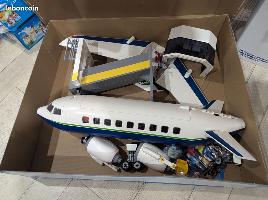 Playmobil - City Action - 5261 - Avion et tour de contrôle (image 2)