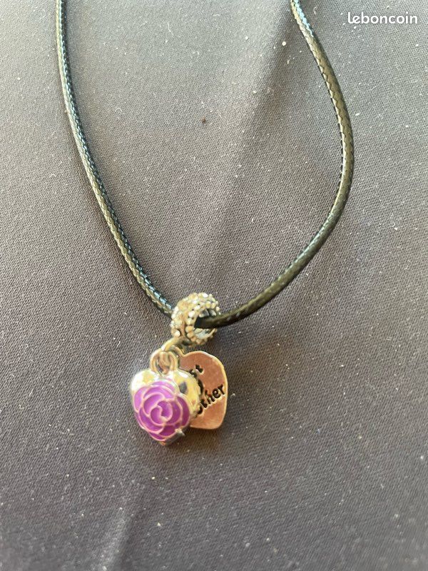 Collier avec pendentif double cœur (image 1)