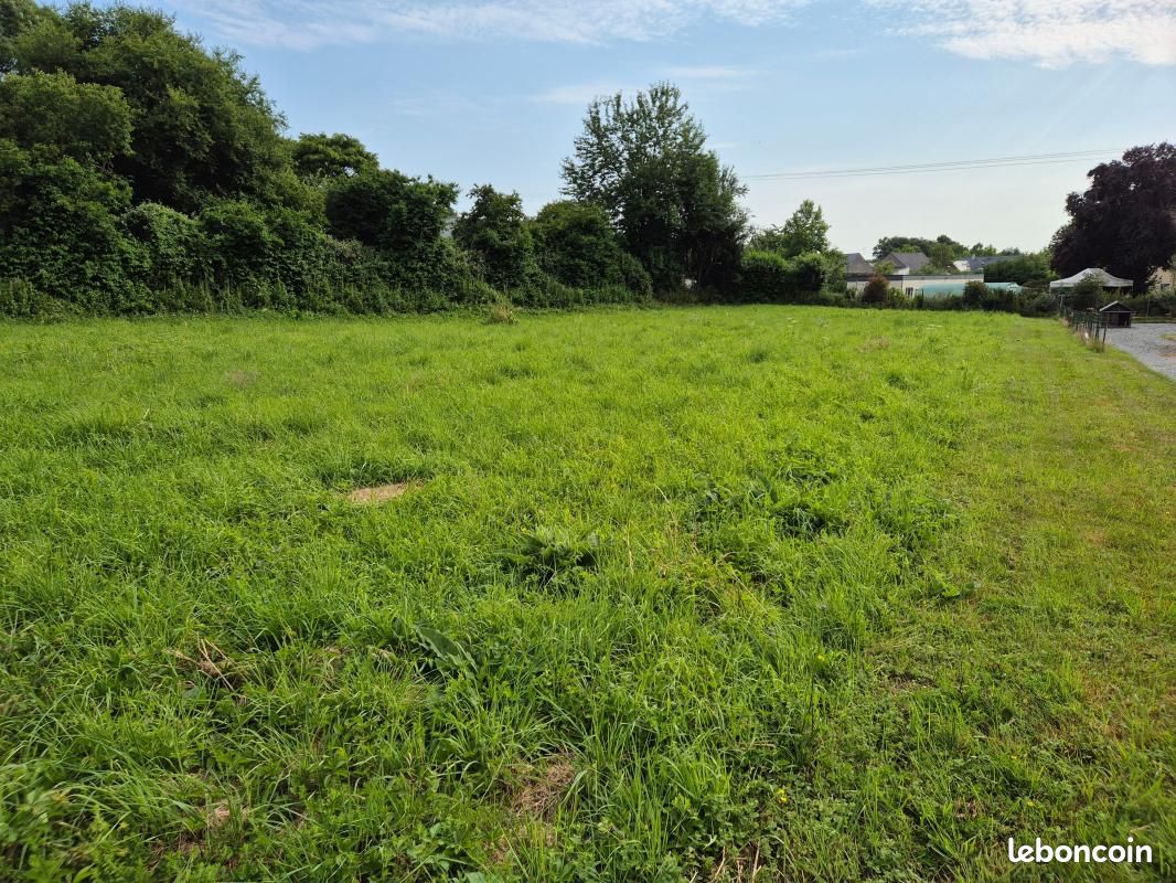 Terrain 780 m² Carbay · 33 500 €