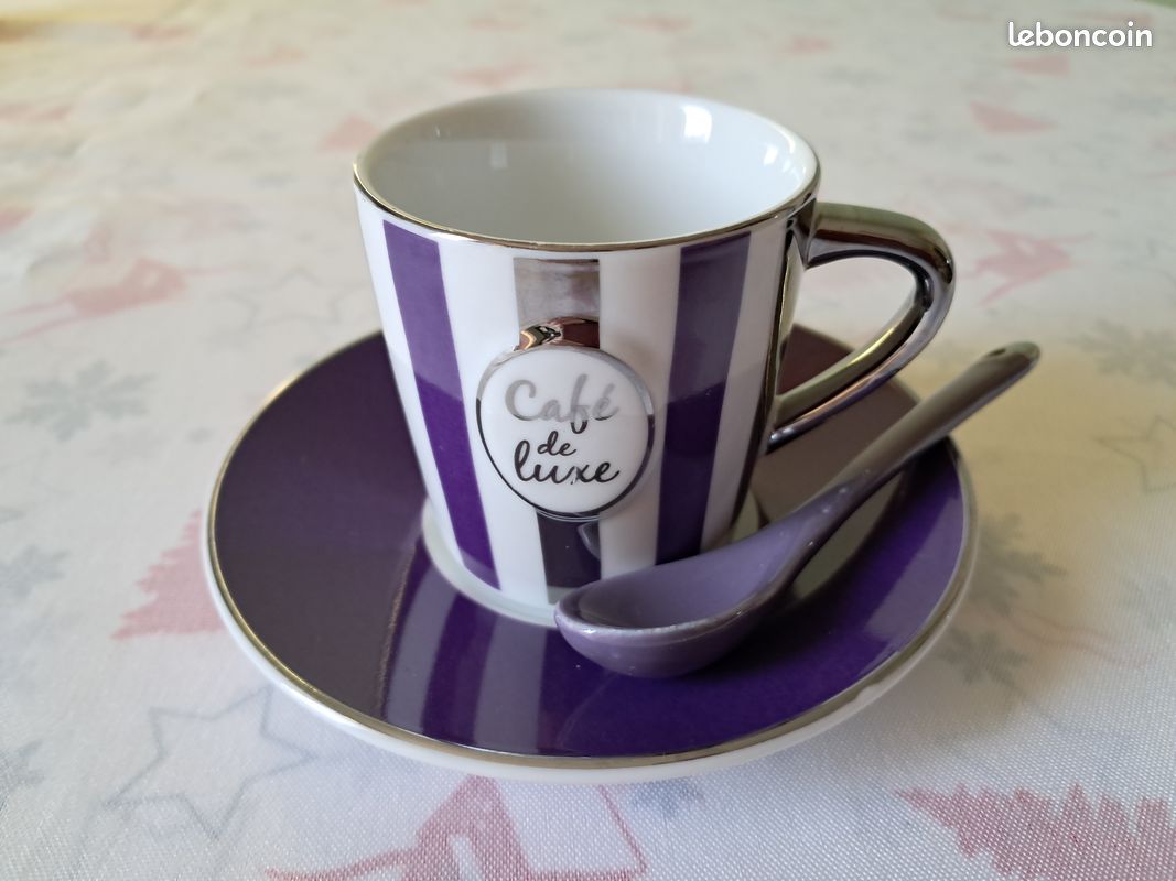 Ensemble tasses,sous- tasses et petites cuillères - Arts de la table
