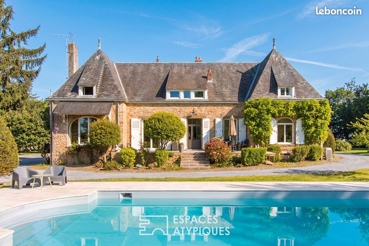 Maison 10 pièces 415 m² · à Mouilleron-le-Captif · 415 m² · 995 000 €